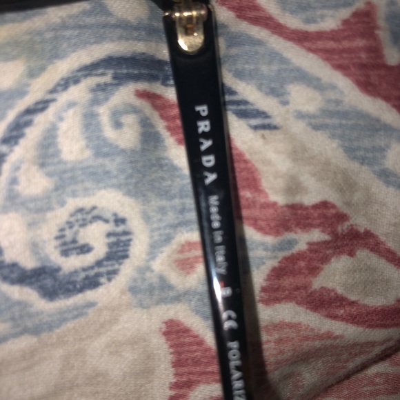 Prada sunglasses never worn ( with case ) - Picture 6 of 7